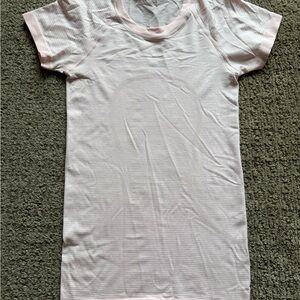 Lululemon shirt size 2